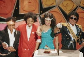 Jackson se sestrami na vyhlášení Grammy v roce 1984.