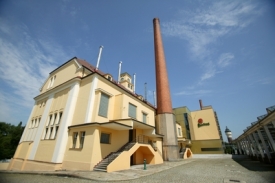 Výroba piva v Plzeňském Prazdroji jede na čtyři směny.