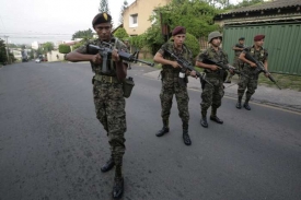 Vojáci v Tegucigalpě krátce po zatčení prezidenta.