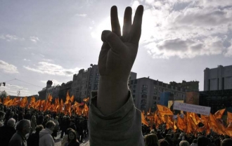 Oranžoví revolucionáři na Ukrajině měli štěstí, uniformy nezasáhly.
