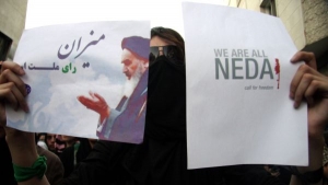 Všichni jsme Neda... Ženy na demonstraci v Teheránu.