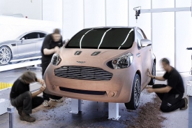 Aston Martin založil koncept Cygnet na malé Toyotě iQ.
