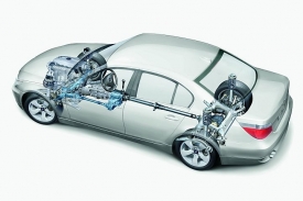Díky pohonu všech kol má větší šanci odlákat zákazníky Audi A6.