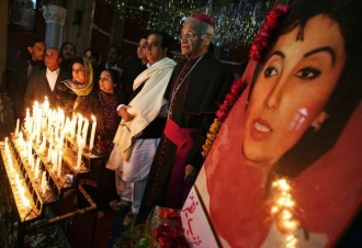 Pákistán se v lednu 2008 loučí z Bhuttovou po jejím zavraždění.
