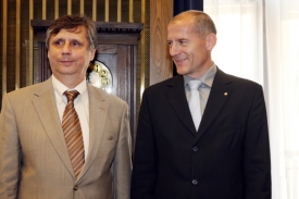Premiér Jan Fischer s guvernérem centrální banky Zdeňkem Tůmou.