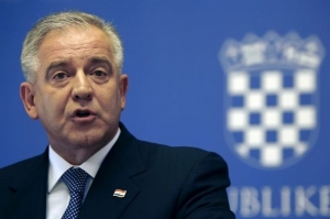 Chorvatský premiér Ivo Sanader ohlašuje svou rezignaci.