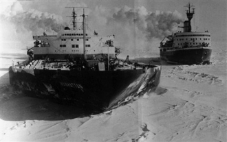 Tanker Manhattan si jako první razí cestu Severozápadní cestou (1969)