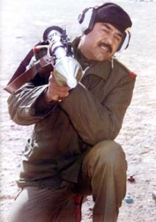 Irácký prezident s pancéřovou pěstí.
