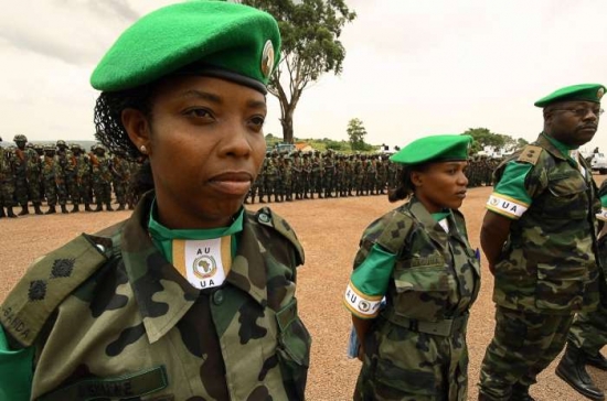 Vojáci Ugandy pod vlajkou Africké unie.