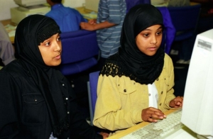 Ve škole se mladí muslimové příliš detailů o druhé světové nedozvědí.