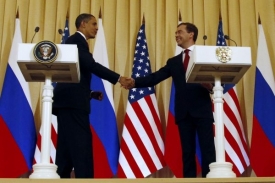 Jsme ochotni spolu dále jednat, shodli se Obama s Medveděvem.
