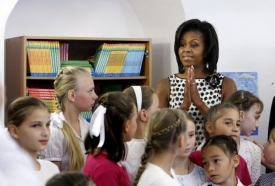Michelle Obamová navštívila školu pro zdravotní sestry v Moskvě.