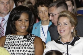 Michelle Obamová a první Dáma Ruska Světlana Medveděvová.