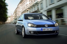 Volkswagen Golf je stálicí, i když letos se mu vede lépe než dříve.