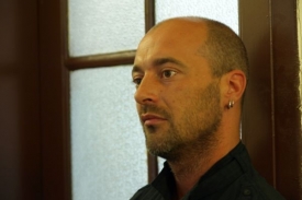 Tomáš Pavlacký má po zákroku policistů poškozené levé oko.