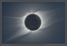 Snímek sluneční koróny vznikl při loňském zatmění v Mongolsku.