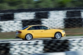 Na stovku akceleruje Audi S4 za 5,1 sekundy.