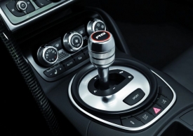 Sekvenční šestistupňová převodovka se v Audi jmenuje R tronic, ve skutečnosti jde o skříň E-Gear z Lamborghini.