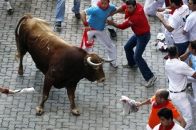 Pro Španěly je vypouštění býka nesmírně atraktivní.