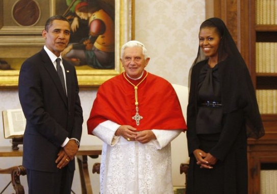 Do Vatikánu amerického prezidenta doprovodila manželka.