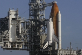 NASA odložila start raketoplánu Endeavour.