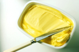 Margarín se zrodil jako méně kvalitní náhražka másla.