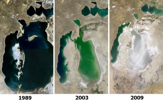 Vysychání Aralského jezera dlouhodobě sledují i satelity NASA.