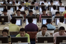 Desetina nezletilých uživatelů internetu v Číně na něj má závislost.