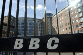 BBC čekají další úspory.