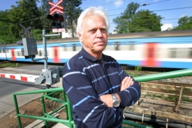 Starosta Chuchle Stanislav Fresl st&aacute;le věř&iacute;, že lid&eacute; po mostu touž&iacute;.