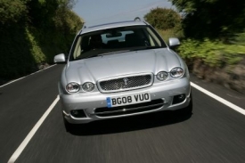 Základem Jaguaru X-type byl Ford Mondeo z roku 2000.