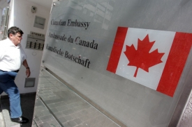 Kanadská ambasáda ve Vídni - nedobrovolný cíl desítek Čechů.
