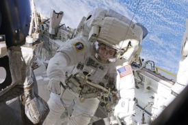Astronautům hrozí, že budou muset používat pytlíky na moč.