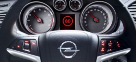 V Opelu Insignia se maximální povolená rychlost zobrazuje na displej mezi hlavními přístroji.