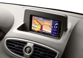 Zobrazit maximální povolenou rychlost umí také navigace TomTom zabudovaná ve vozech značky Renault. Ta však nečerpá informace z kamer, ale mapových podkladů a dopravního informačního kanálu TMC.