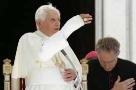 Zranění se nevyhýbají ani Svatému otci. Papež Benedikt XVI.