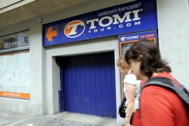Je&scaron;tě v den krachu vyb&iacute;rala Tomi Tour z&aacute;lohy.