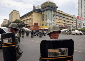 Čínská armáda v Urumčí, v neklidném Sin-ťiangu.