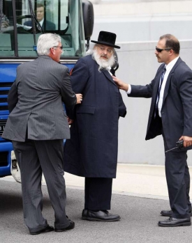 Zatčený rabín před federálním soudem v Newarku.