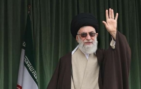 Chameneí zahřímal a Ahmadínežád sklonil hlavu.