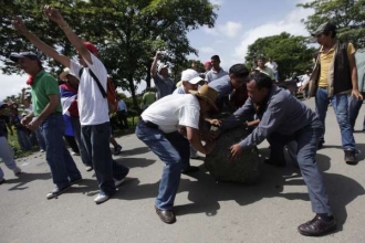 Bitky Zelayových přivrženců v El Paraiso, blízko hranic s Nikaraguou.