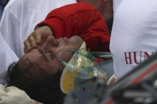 Otřesený brazilský pilot stáje Ferrari Felipe Massa.