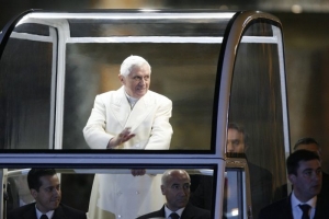 Některé trasy absolvuje papež v papamobilu.