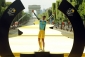 Vítěz Tour de France Alberto Contador ze Španělska si užívá ovací. (Foto: ČTK/AP)