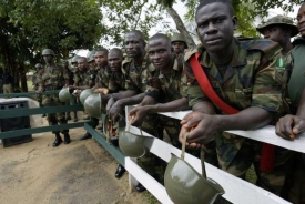 Nigerijští vojáci versus islamisté.
