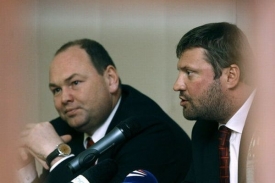 Exnáměstek Jiří Hodač (vlevo) popírá, že by byl na fotkách deníku Aha!
