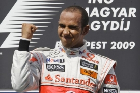 Pro úřadujícího mistra Hamiltona bude čest závodit se Schumacherem.