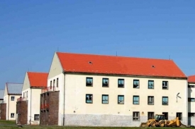 Dům pro seniory v areálu bývalých kasáren v Janovicích stát nebude.