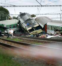Srážka vlaků si vyžádala osm životů.