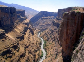 Příroda severního Kurdistánu láká odvážnější turisty.